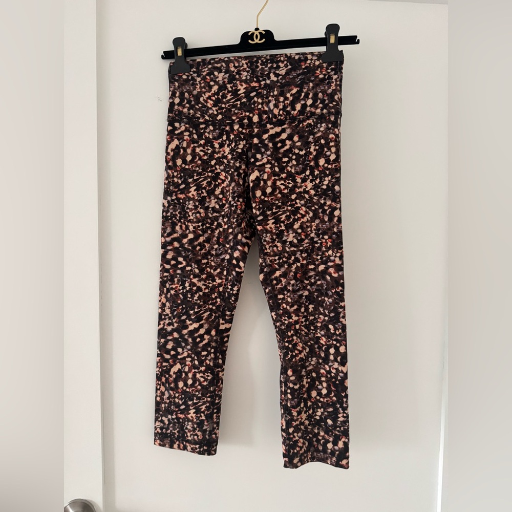 Lululemon wunder under 21 multi color size 6 legging
